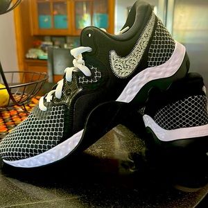 Men’s size 13 Nike sneakers